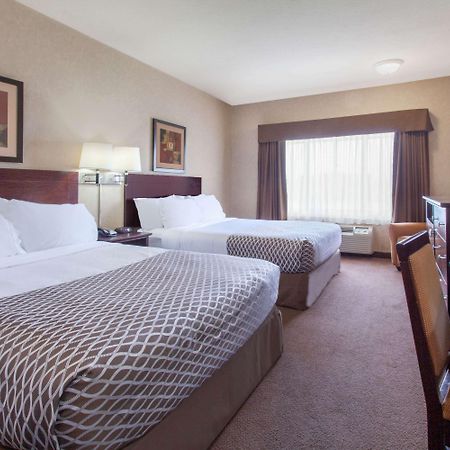 Ramada By Wyndham Camrose Hotel Екстериор снимка