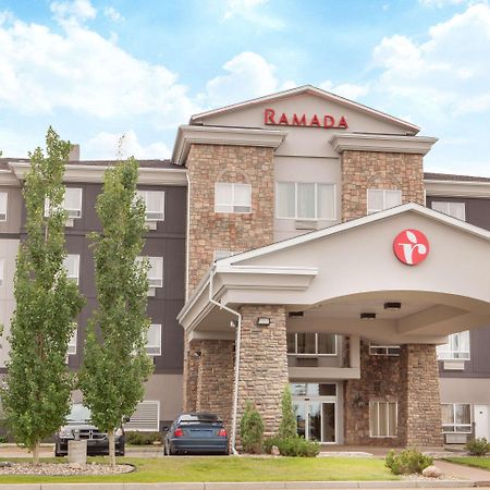Ramada By Wyndham Camrose Hotel Екстериор снимка