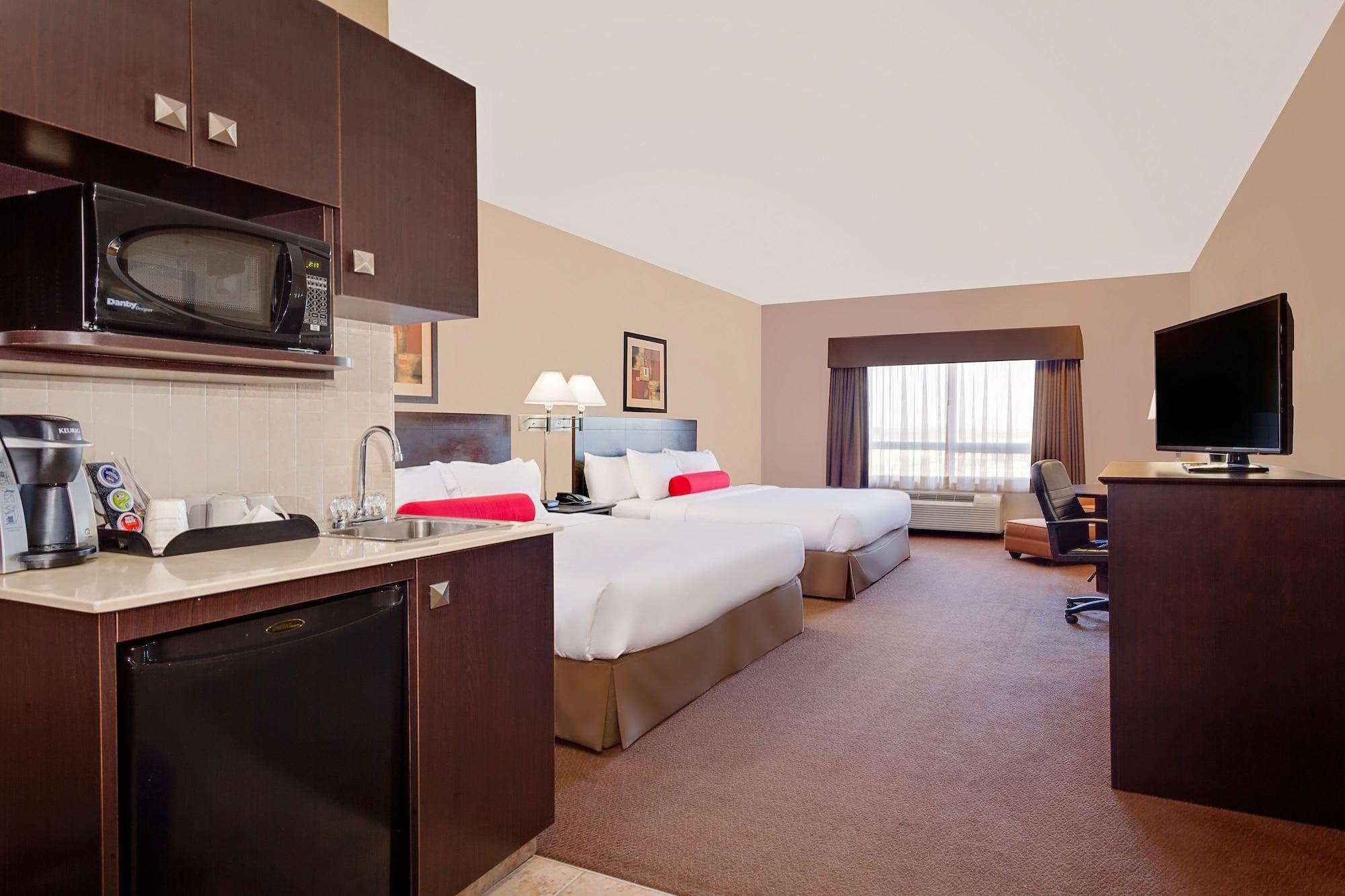Ramada By Wyndham Camrose Hotel Екстериор снимка