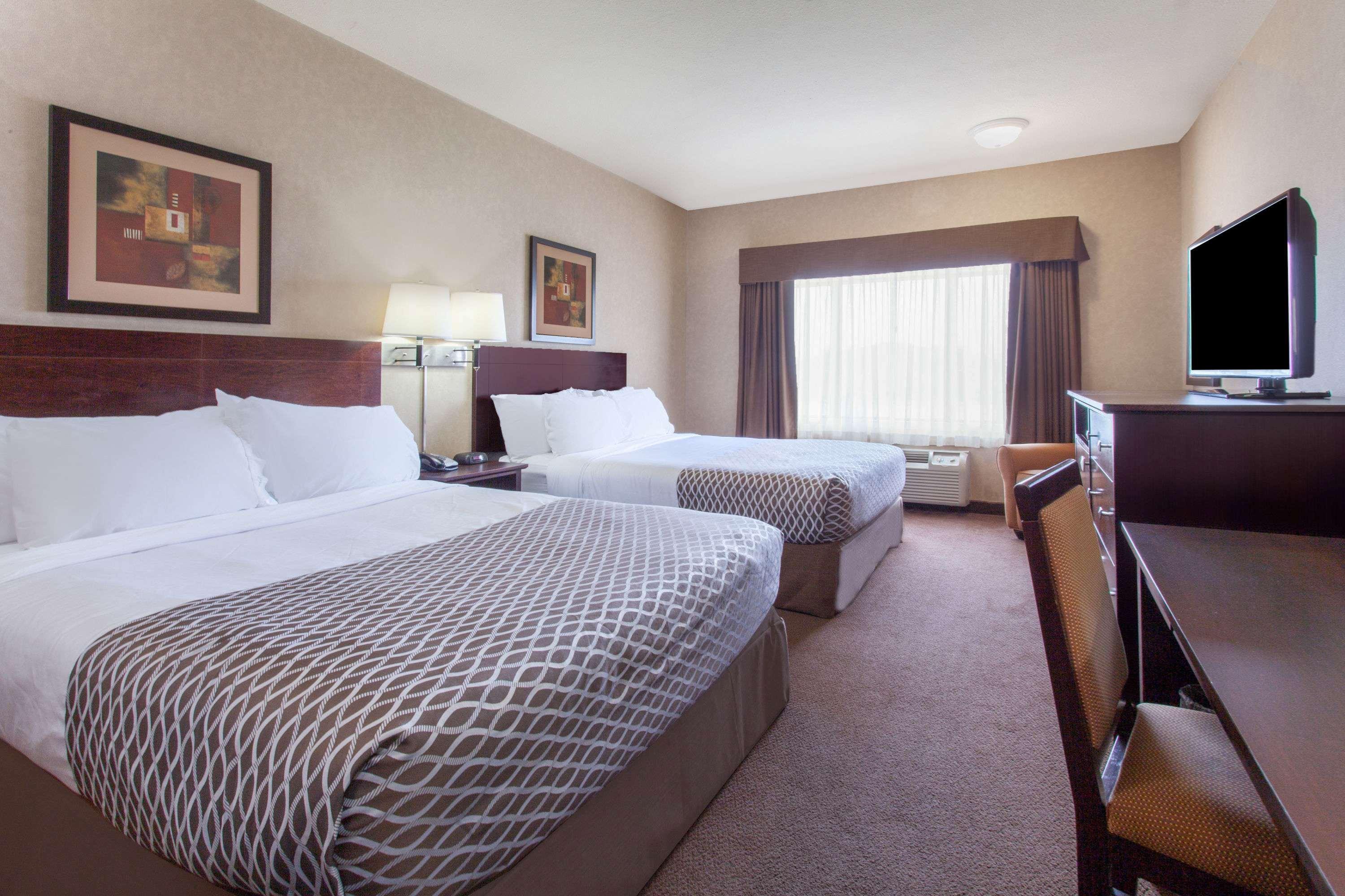 Ramada By Wyndham Camrose Hotel Екстериор снимка