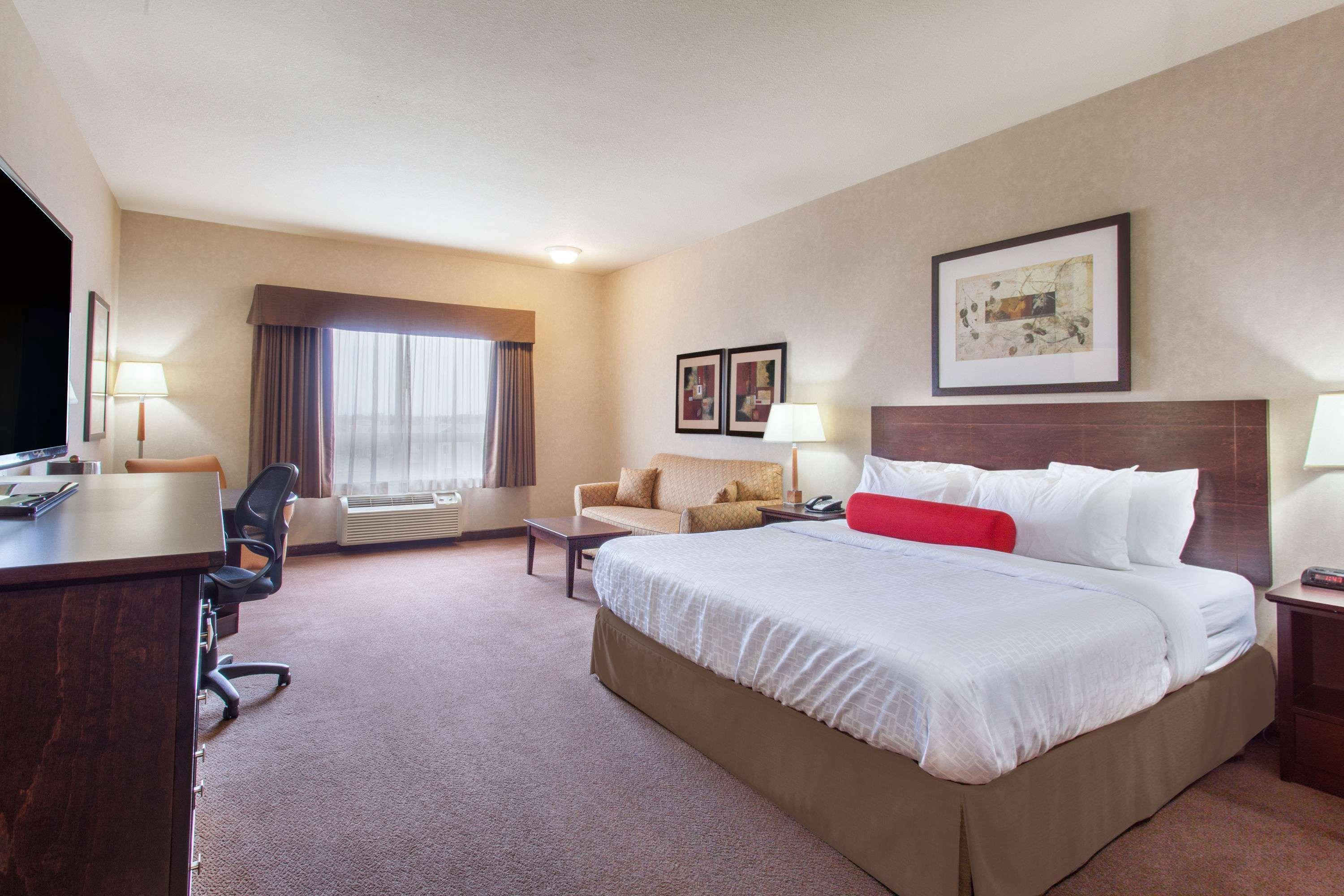Ramada By Wyndham Camrose Hotel Екстериор снимка