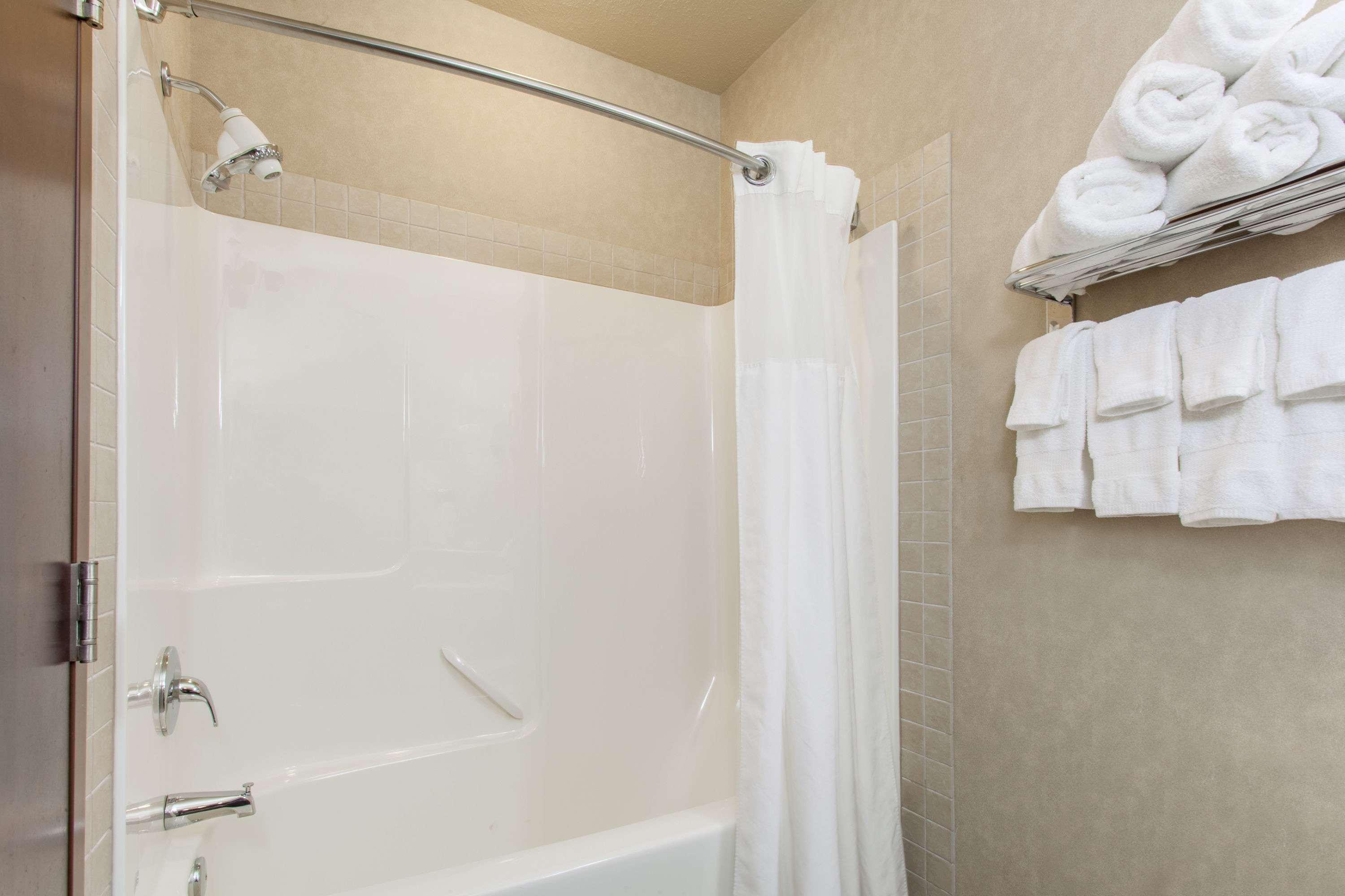 Ramada By Wyndham Camrose Hotel Екстериор снимка