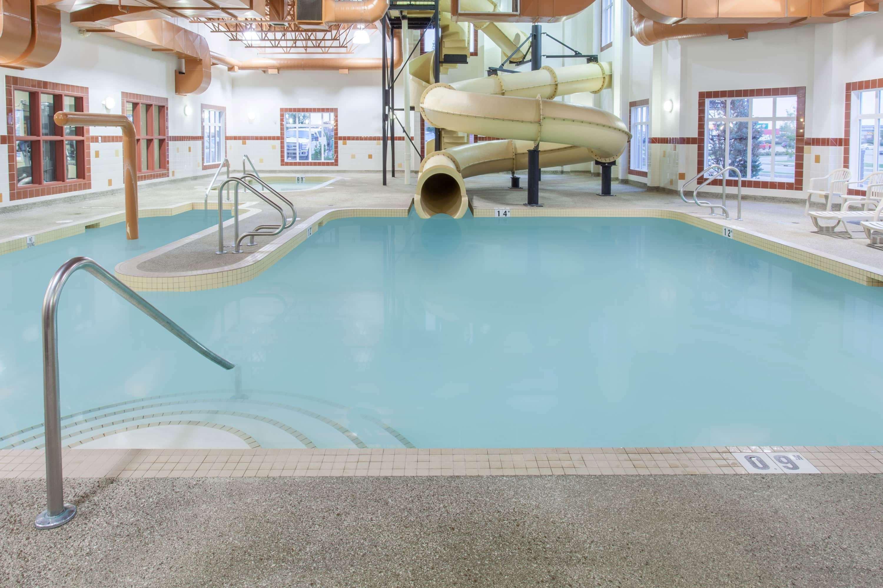 Ramada By Wyndham Camrose Hotel Екстериор снимка